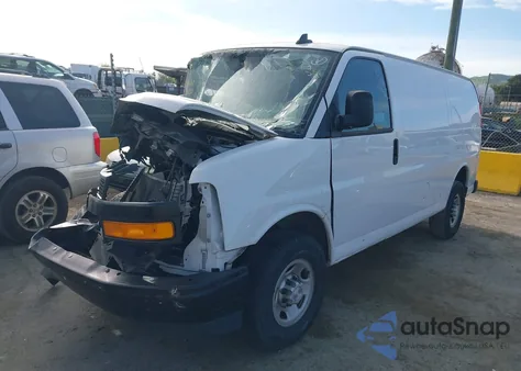 2019 Chevrolet Express 2500 Work Van z USA, uszkodzony, nr VIN 1GCWGAFPXK1365332